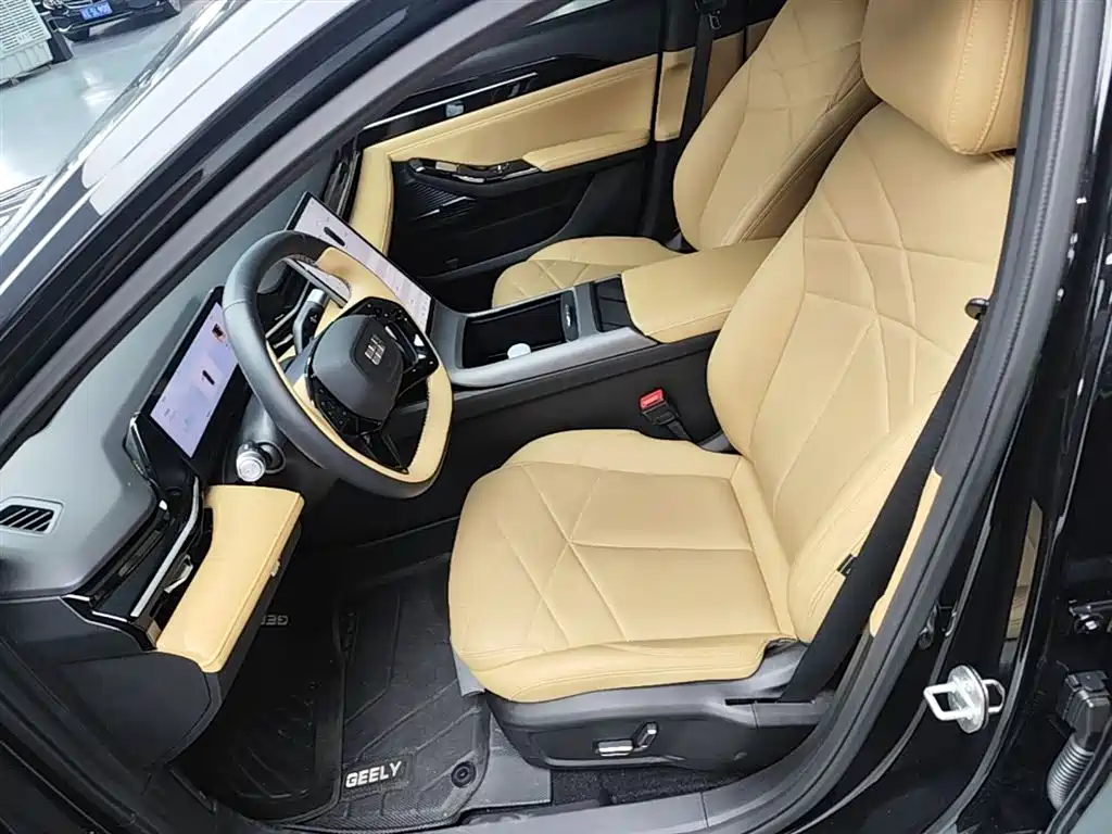 Geely Galaxy Galaxy L6 2024 125km PLUS Soaring Dragon Edition фото 15