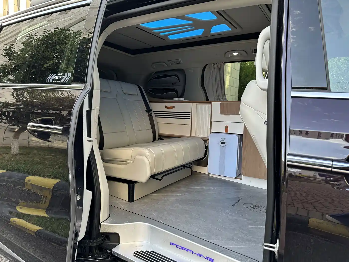 Dongfeng Fengxing Starlight V9 2026 2026 Model 200km Premium Edition 4-seater Pop-top Camper