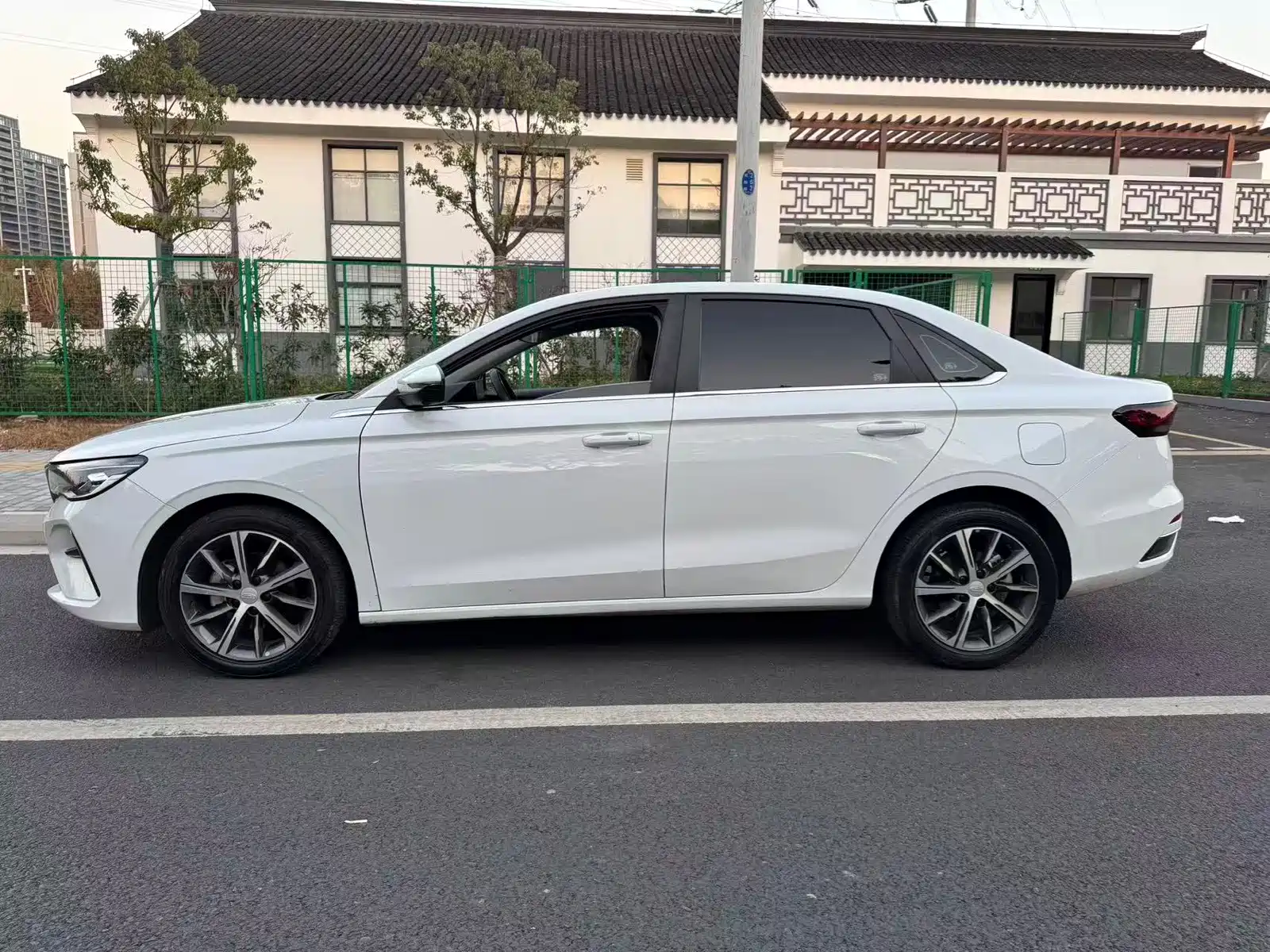 Photo 4 - Geely Emgrand