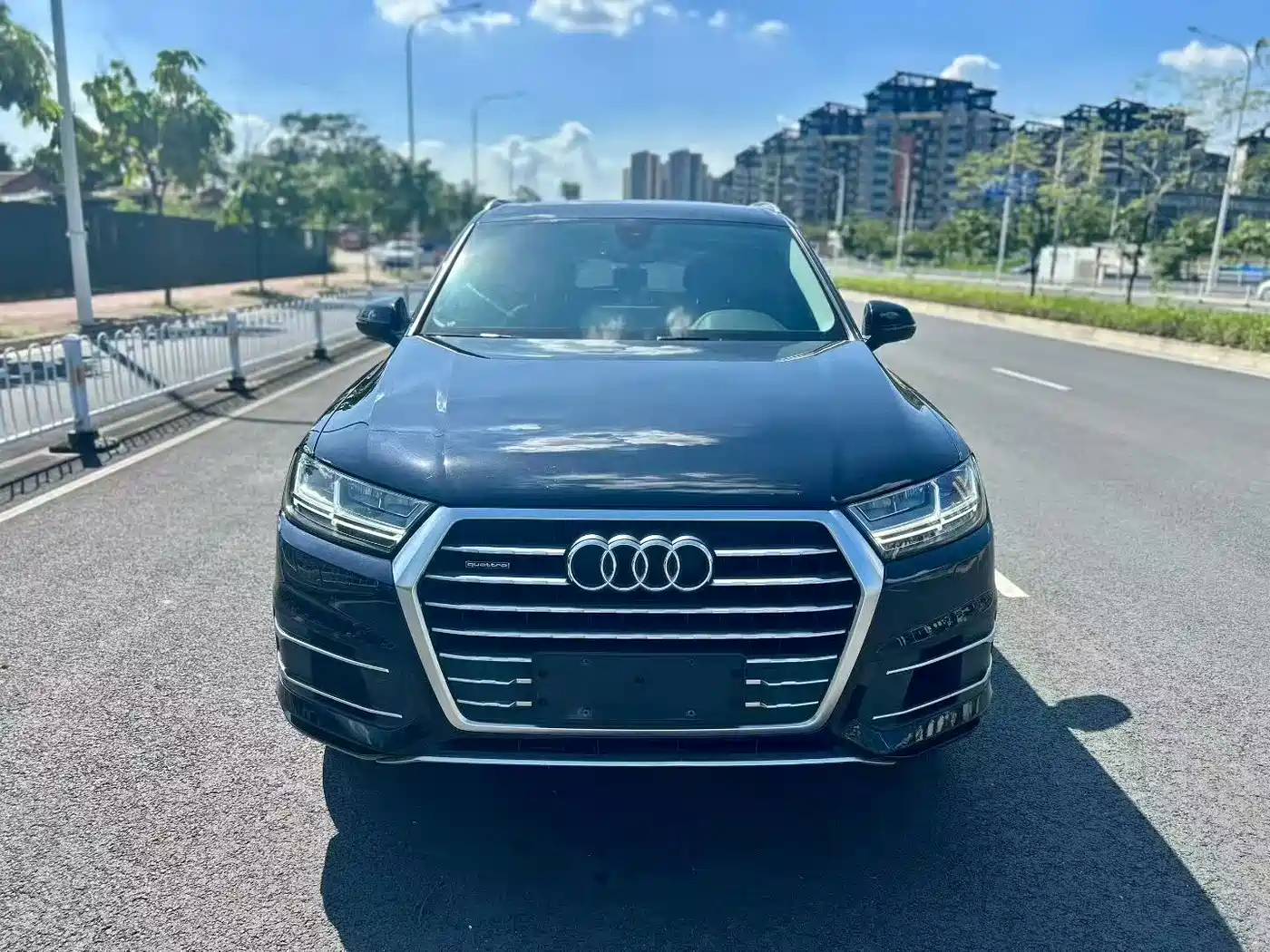 Photo 2 - Audi Q7