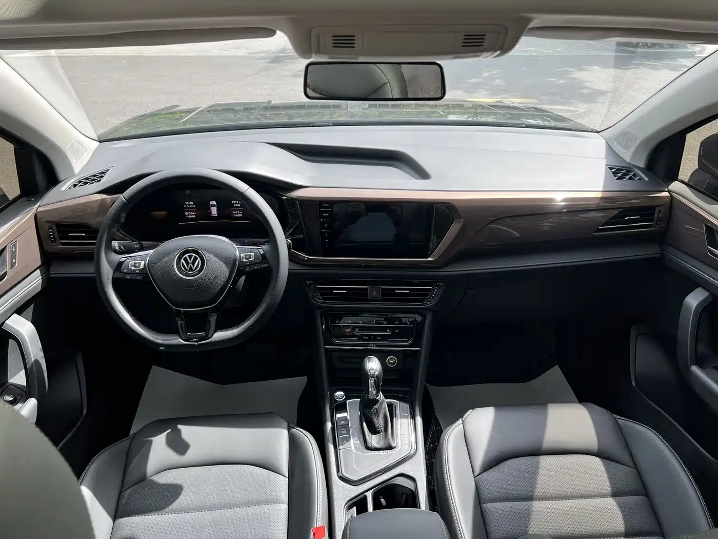 Volkswagen Tharu 2022 280TSI FWD Luxury Edition фото 14