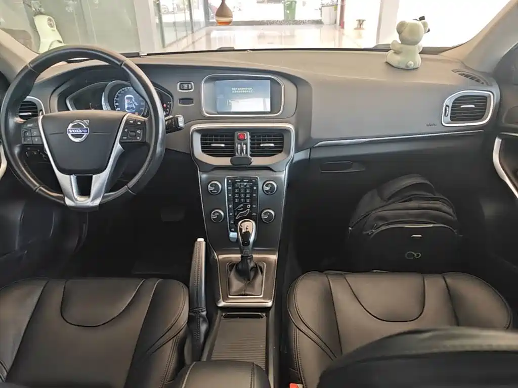 صورة 13 - Volvo V40