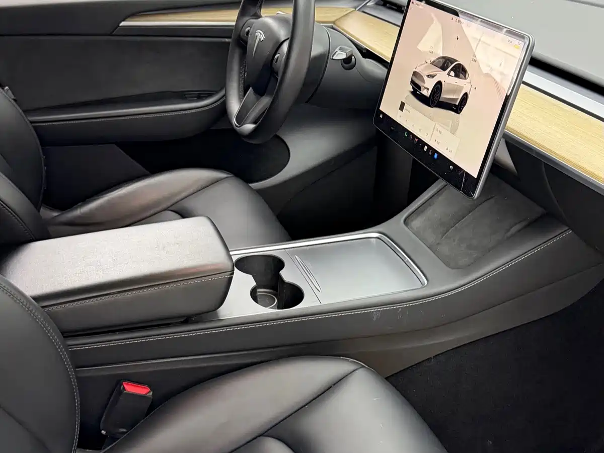 Фото 8 - Tesla Model Y