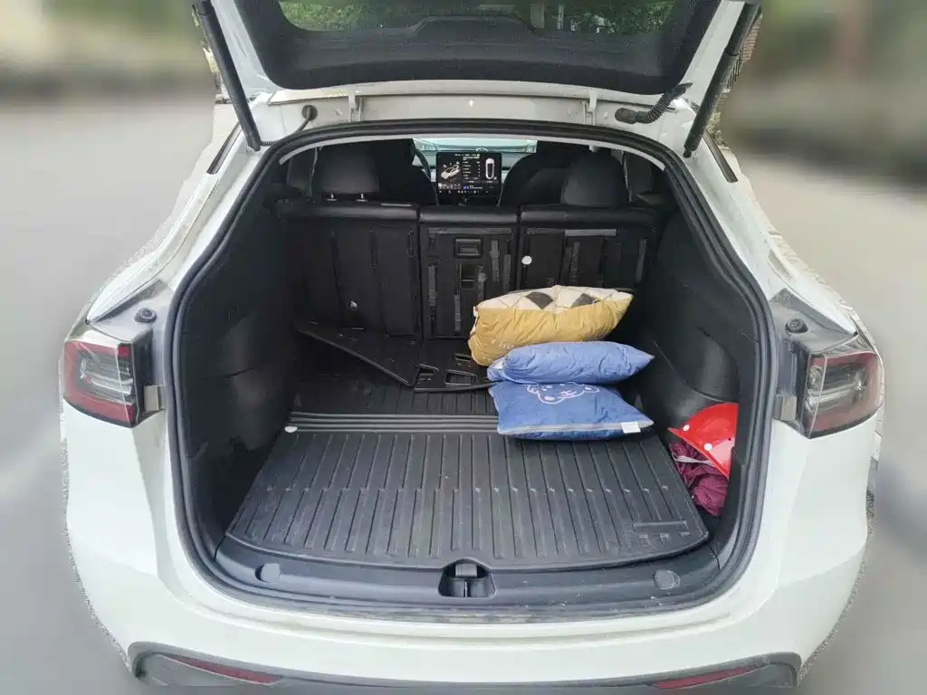 Photo 5 - Tesla Model Y
