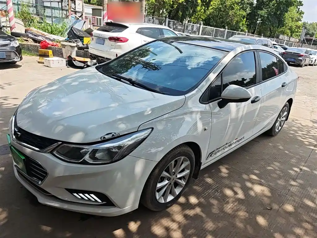 Chevrolet Cruze 2018 320 Automatic Pioneer Sunroof Edition фото 2