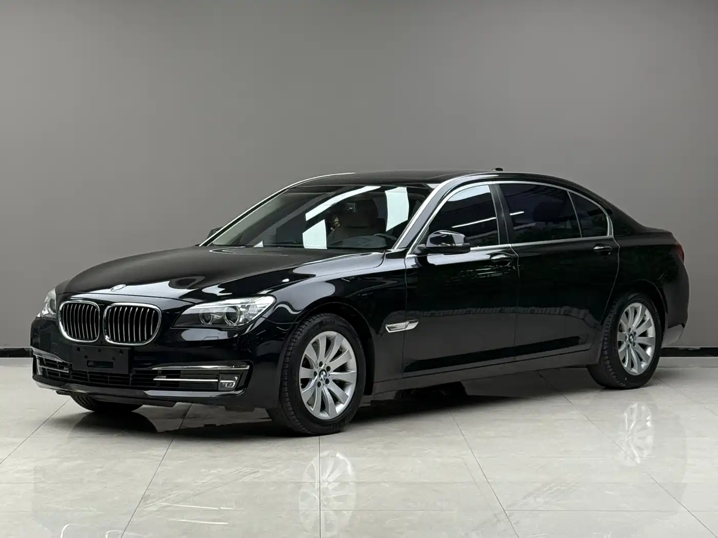 BMW 7 Series 2013 Model 740Li Leading
