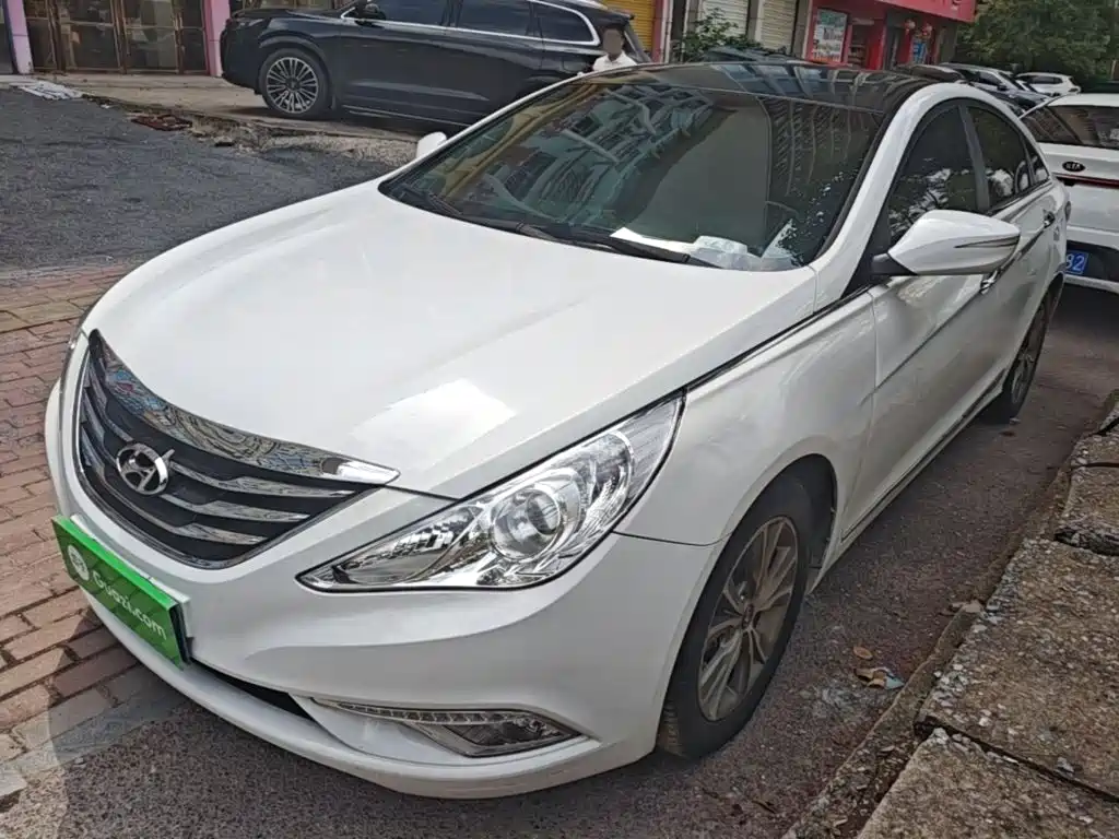 Фото 2 - Hyundai Sonata