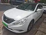 Photo 2 - Hyundai Sonata