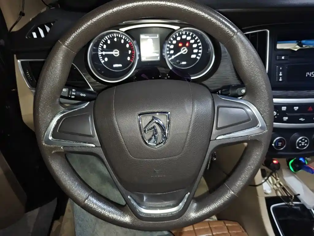 Baojun 730 2017 2016 Model 1.5L Manual Standard 7-seater