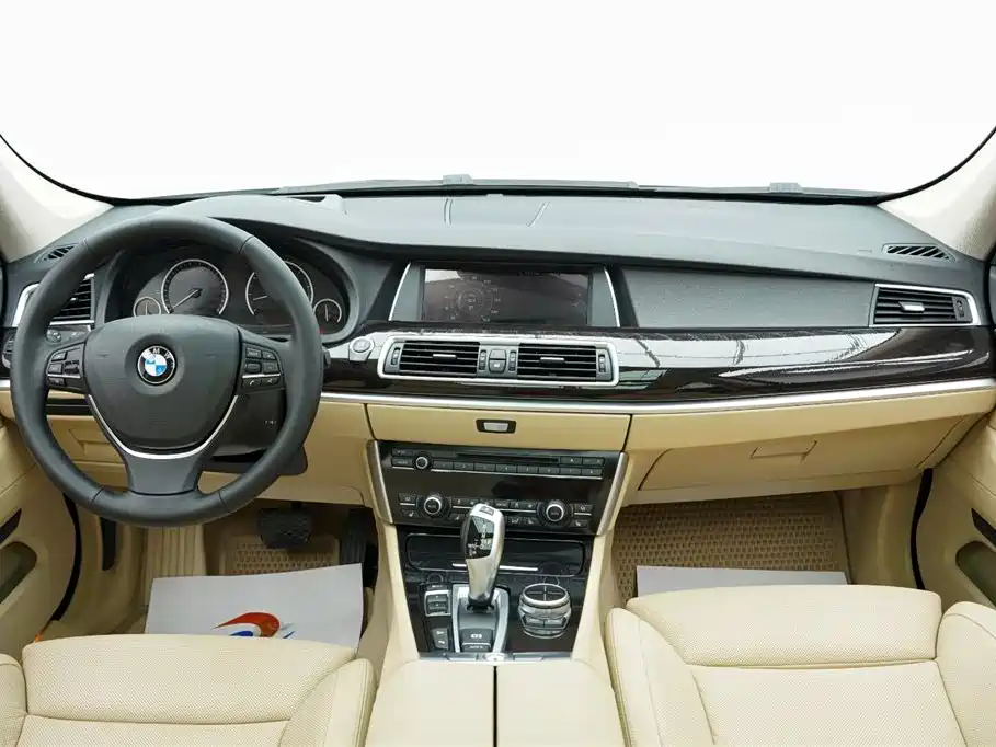 BMW 5 Series GT 2013 535i xDrive Luxury фото 11