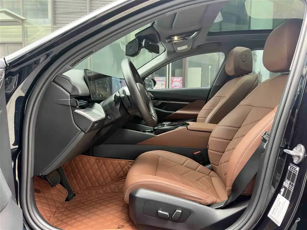 BMW 5 Series 2024 525Li M Sport Package фото 4