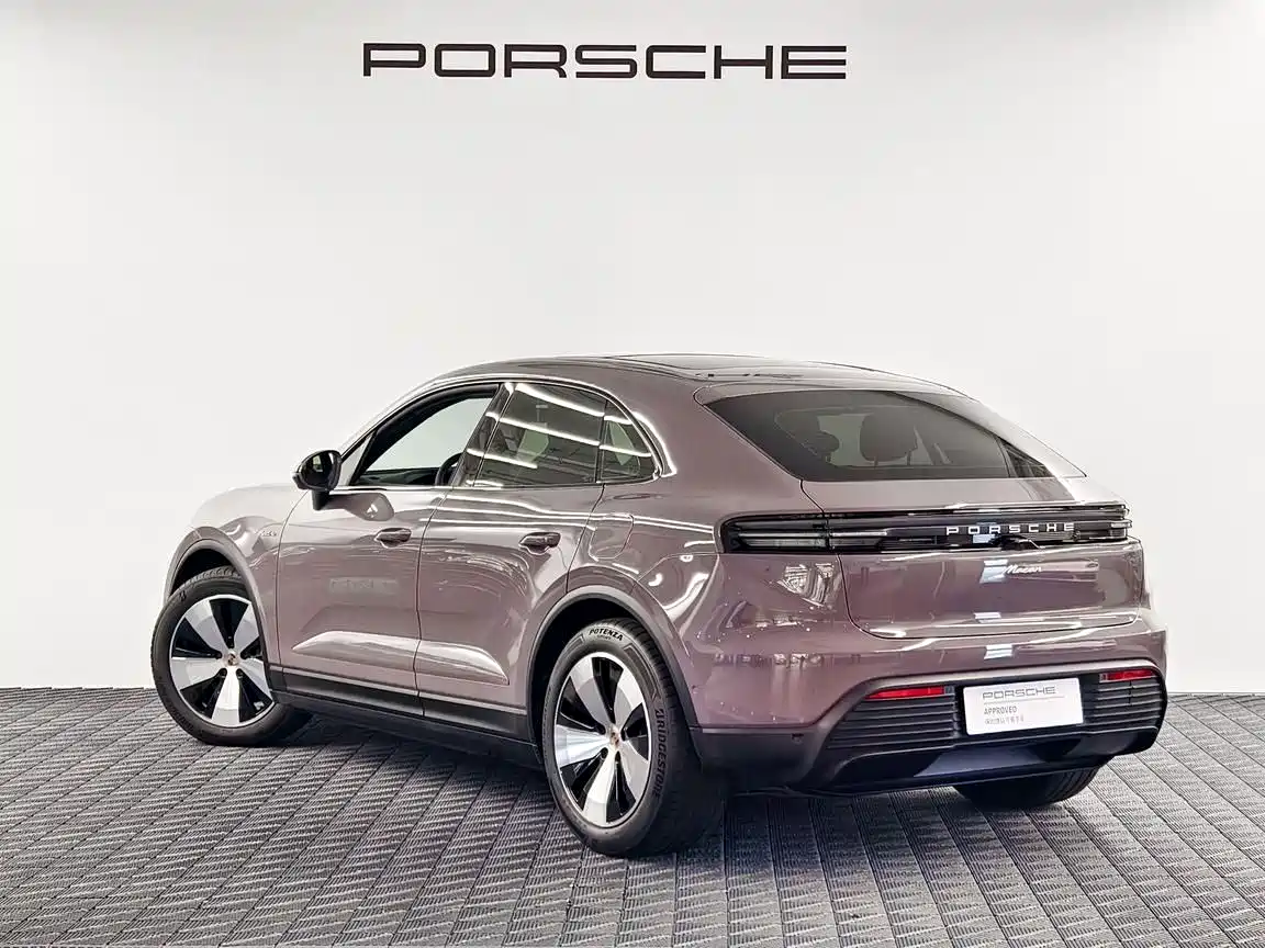 Фото 4 - Porsche Macan EV