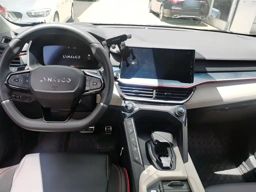 Lynk & Co 06 2020 1.5T Halo фото 10