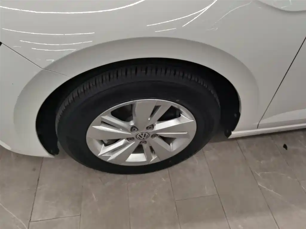 Volkswagen Polo 2019 Plus 1.5L Automatic Panorama Enjoyment Edition фото 23