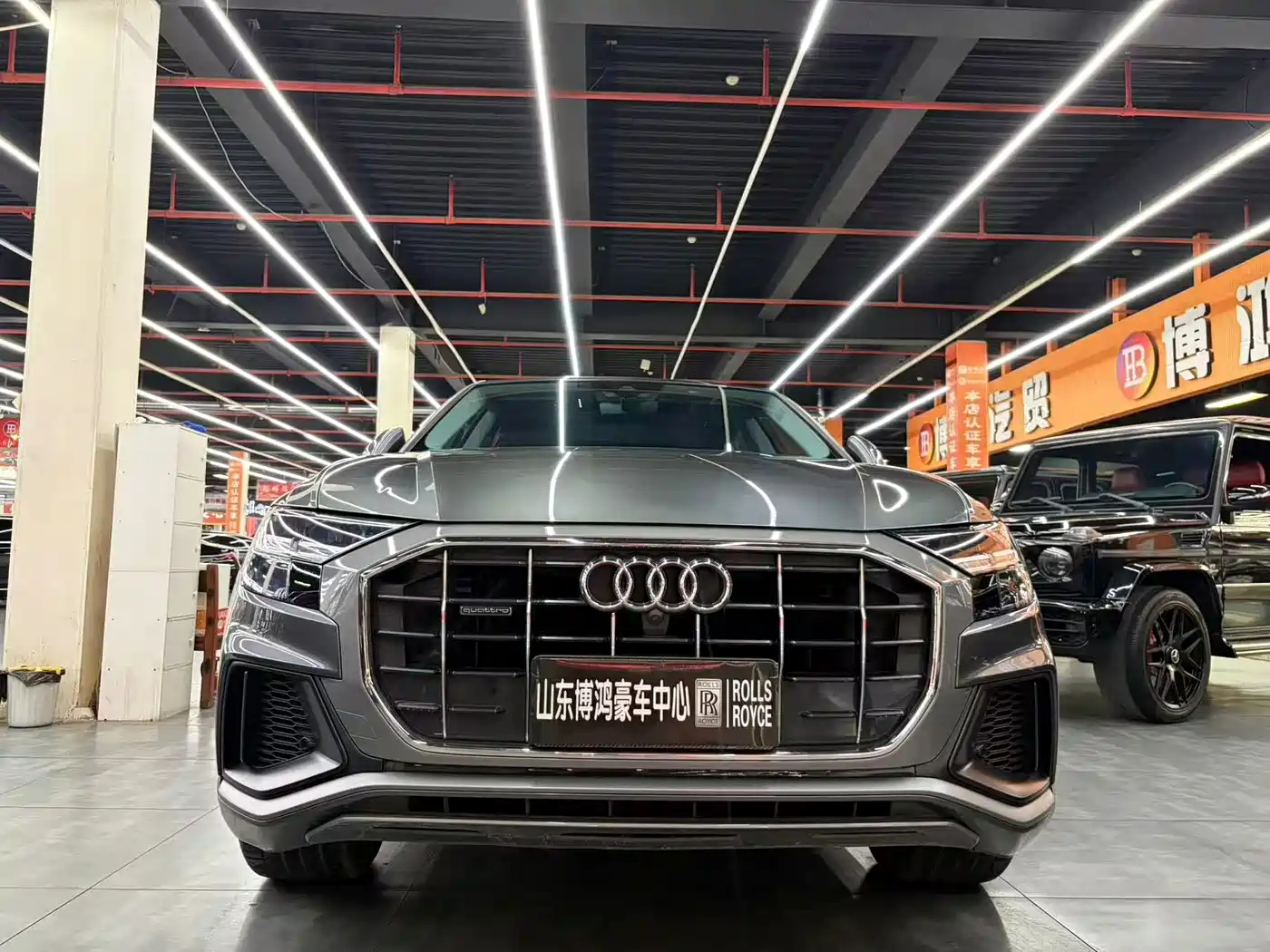 Фото 2 - Audi Q8