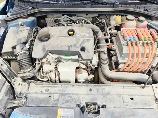 Roewe i6 New Energy 2017 45T Hybrid Connected Smart Enjoyment Edition — фото 3