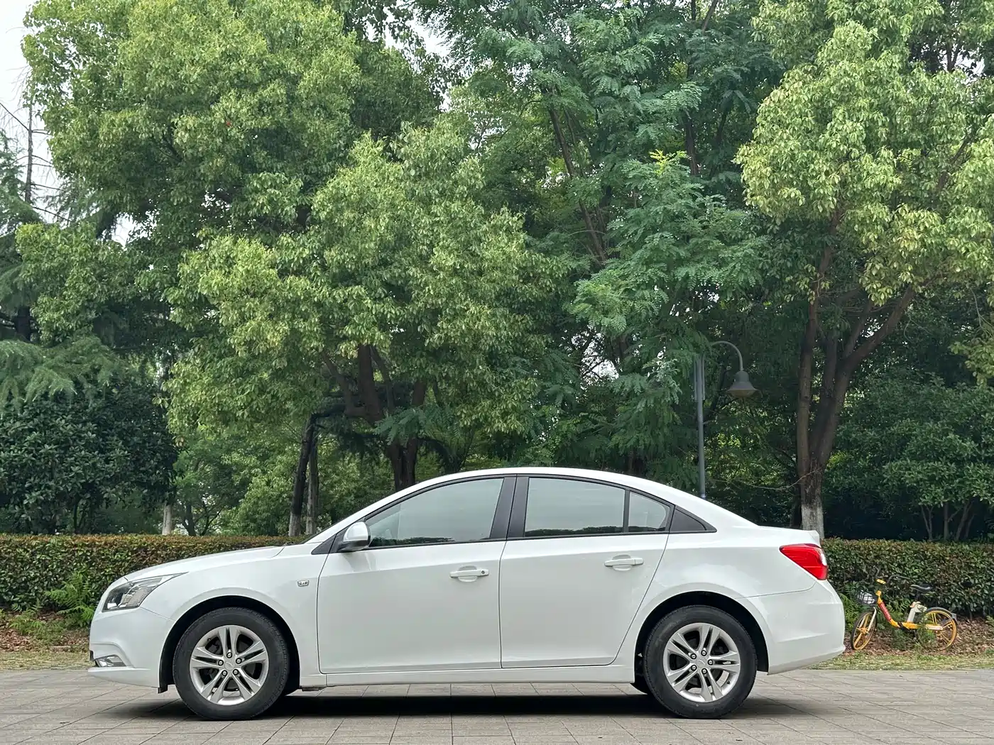 Chevrolet Cruze 2015 1.5L Classic SE MT фото 4