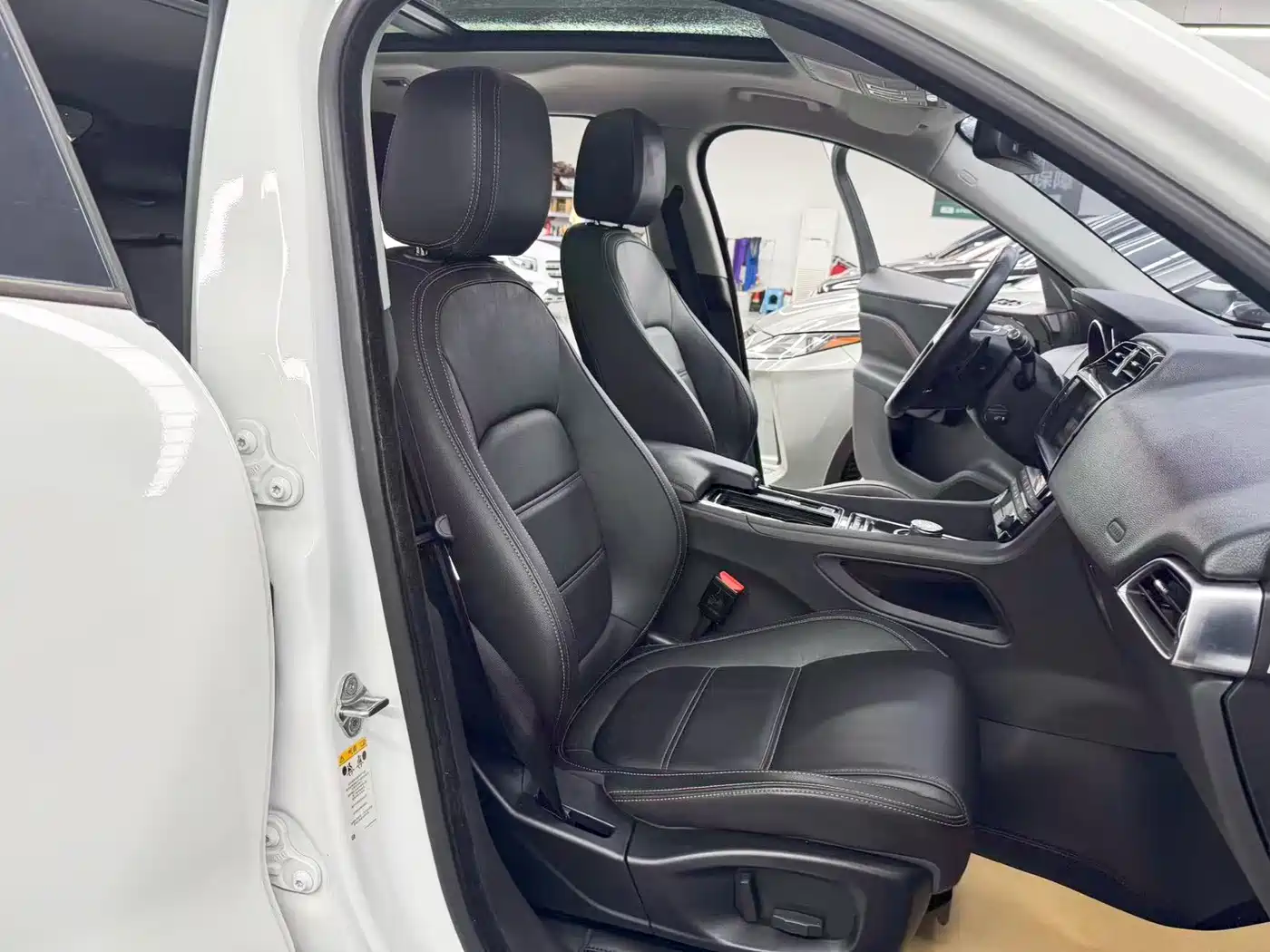 Jaguar F-PACE 2018 2018 2.0T 4WD Urban Premium Edition