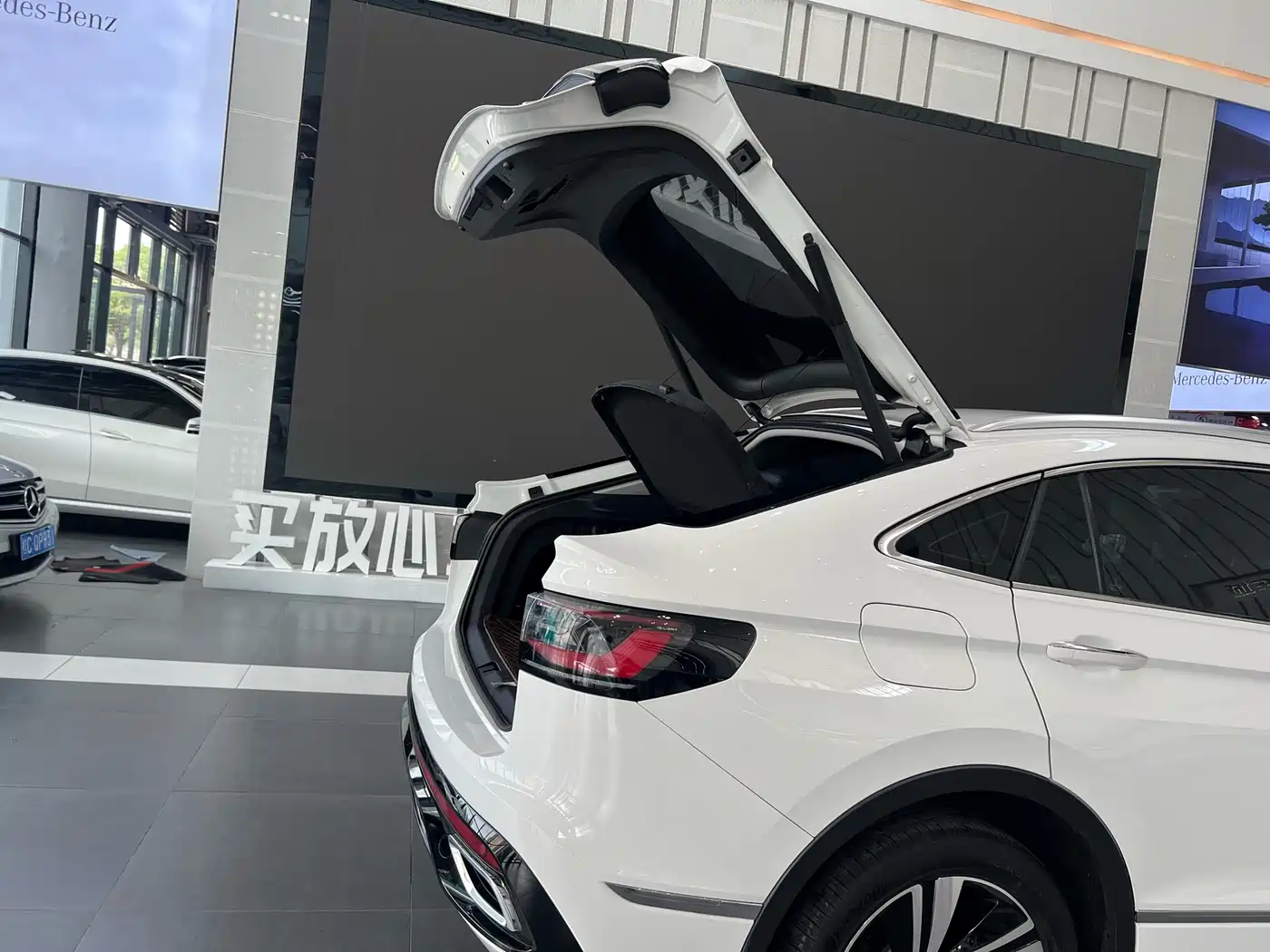 Volkswagen Tiguan X 2021 330TSI 2WD Premium Edition фото 15
