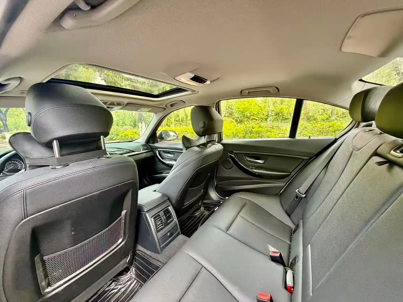BMW 3 Series 2018 318i фото 7