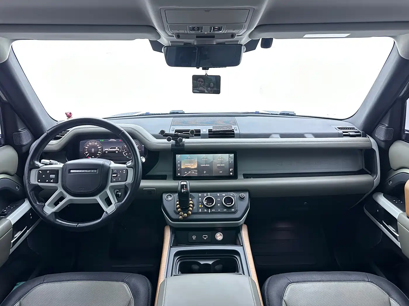 Land Rover Defender 2020 Model 110 P400 HSE фото 16