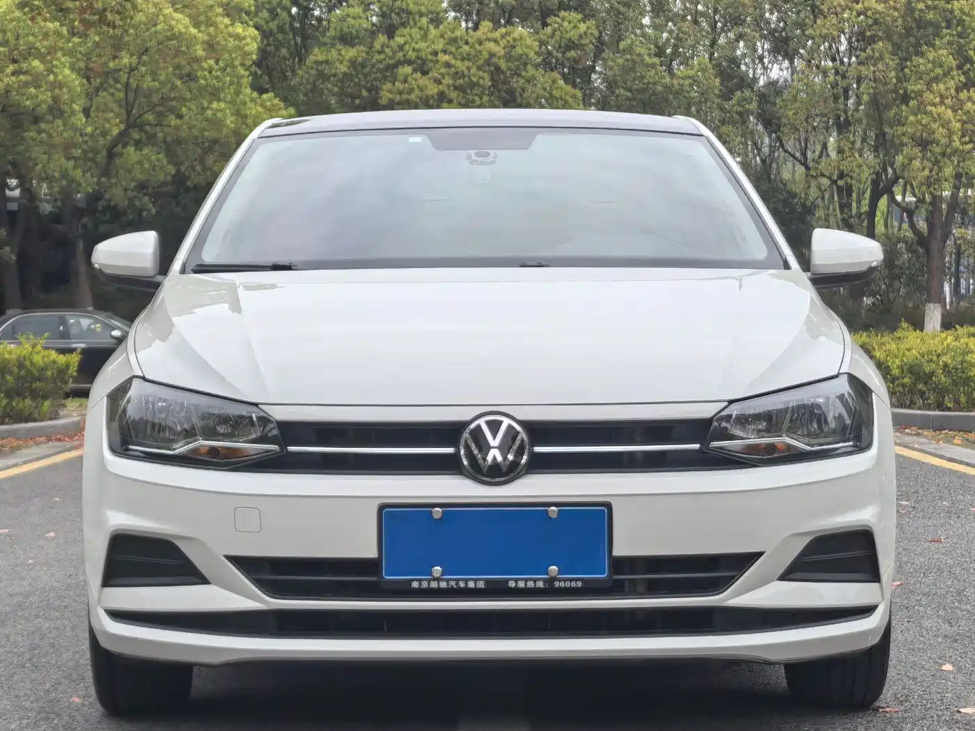 VOLKSWAGEN POLO