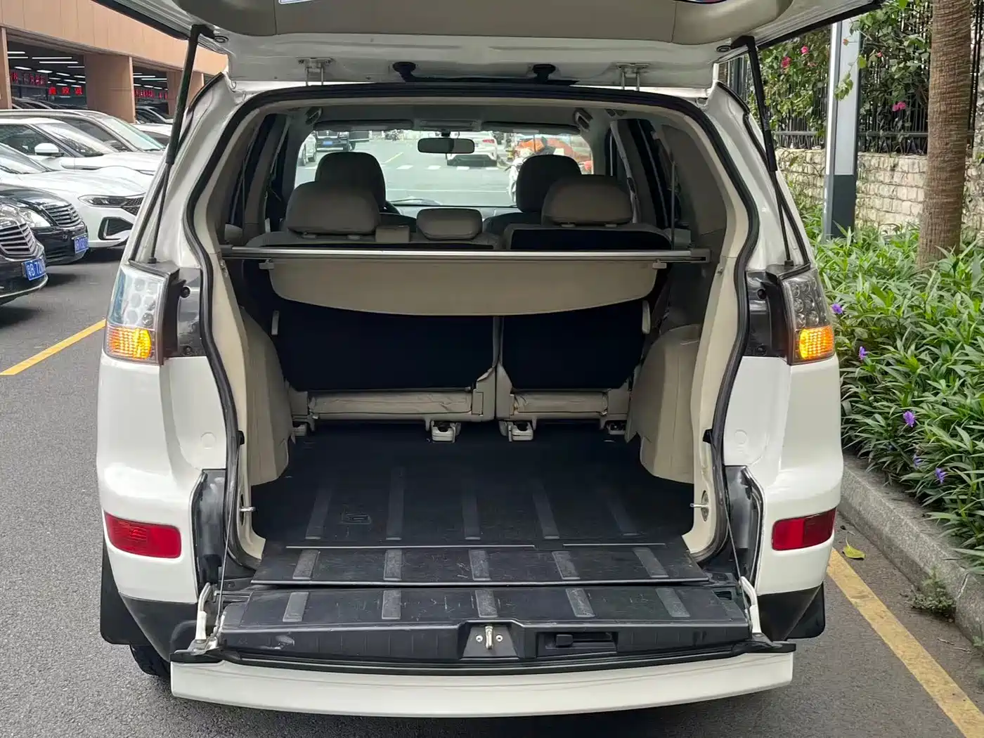 Mitsubishi Outlander (Import) 2006 Model 3.0 Standard фото 12