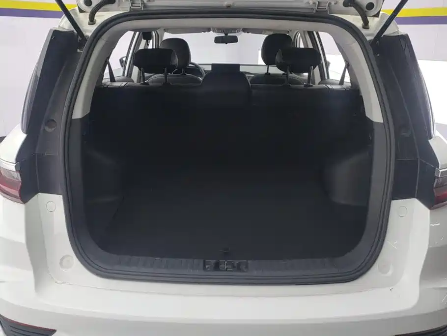 Фото 4 - Geely Emgrand X6