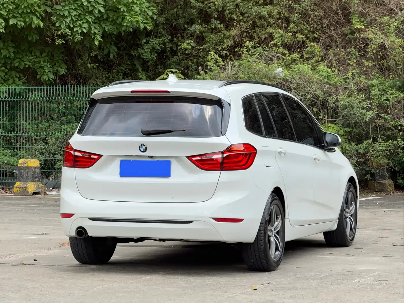BMW 2 Series Gran Tourer 2015 218i Leading фото 18