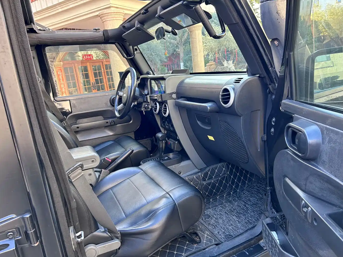 Photo 10 - Jeep Wrangler