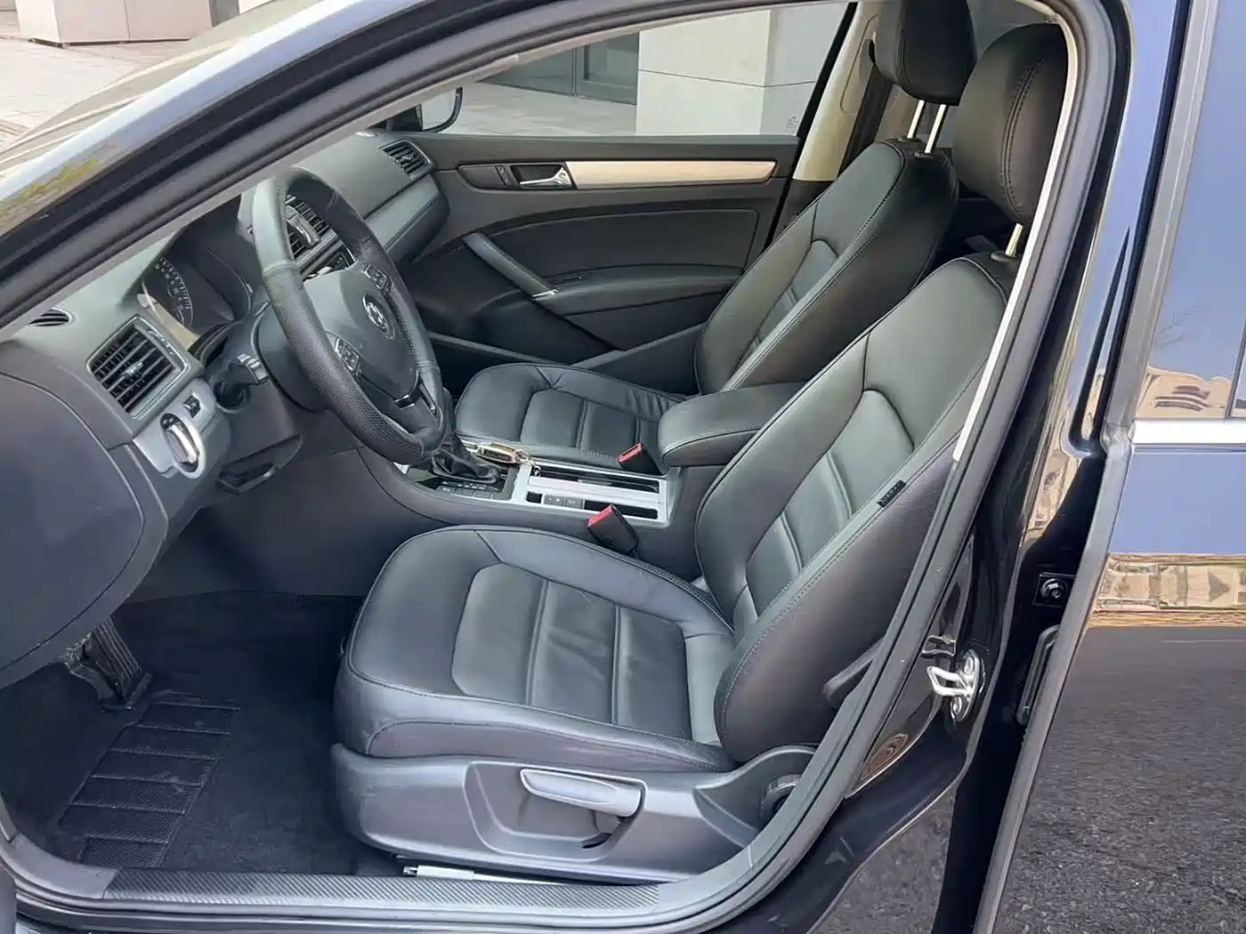 Volkswagen Passat 2014 1.8TSI DSG Luxury Edition фото 12