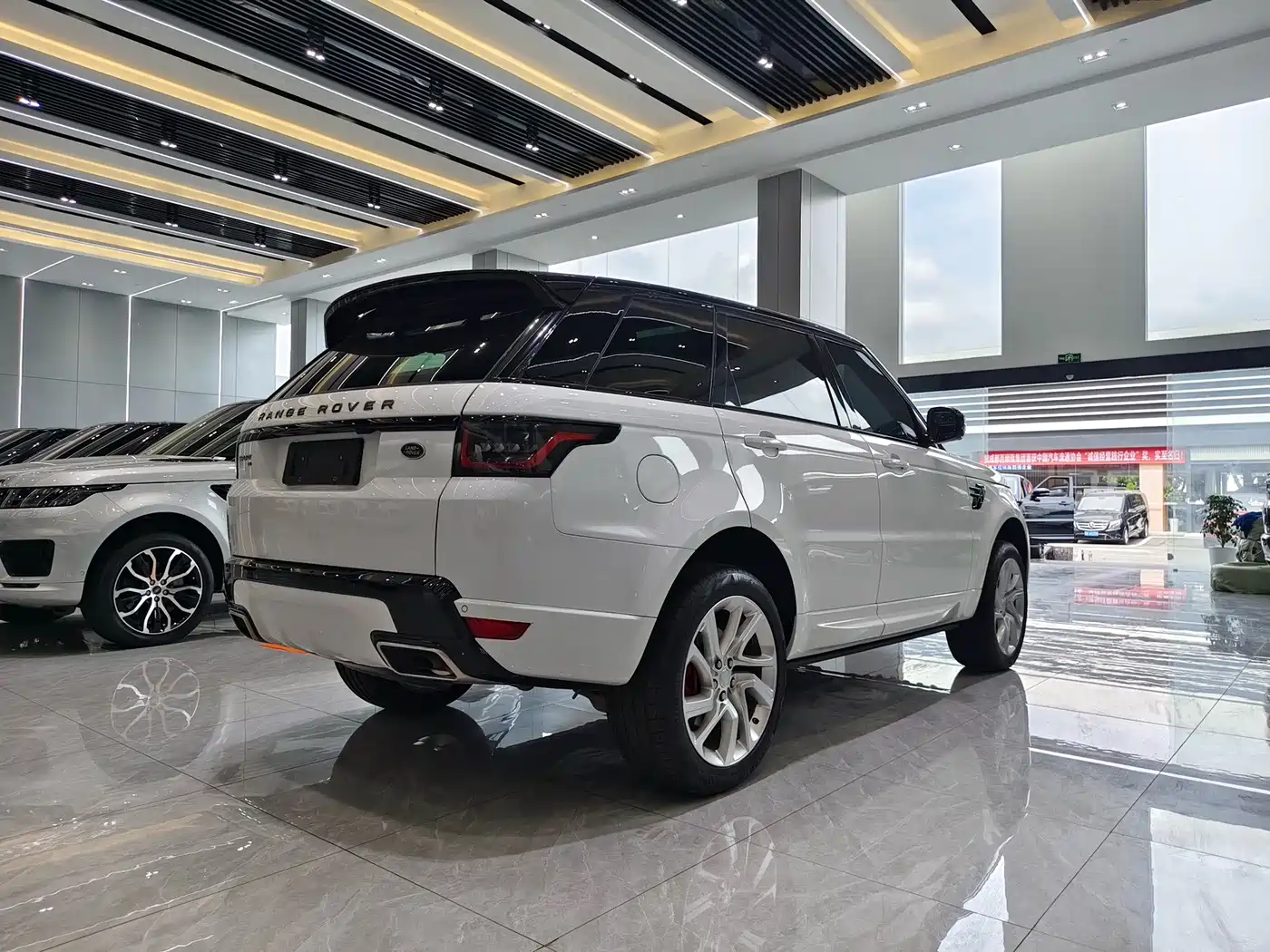 Фото 17 - Land Rover Range Rover Sport