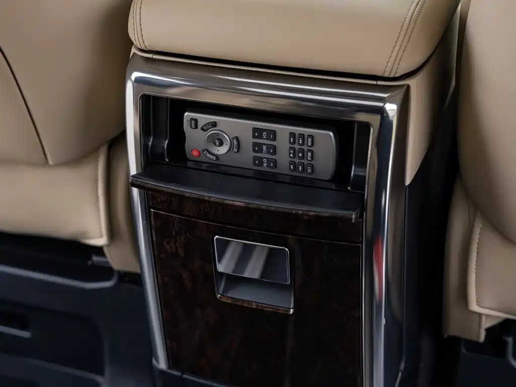 Toyota Alphard 2021 Hybrid 2.5L Luxury фото 23