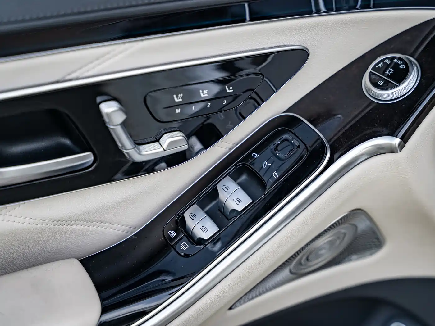 Photo 10 - Mercedes-Benz Maybach S-Class