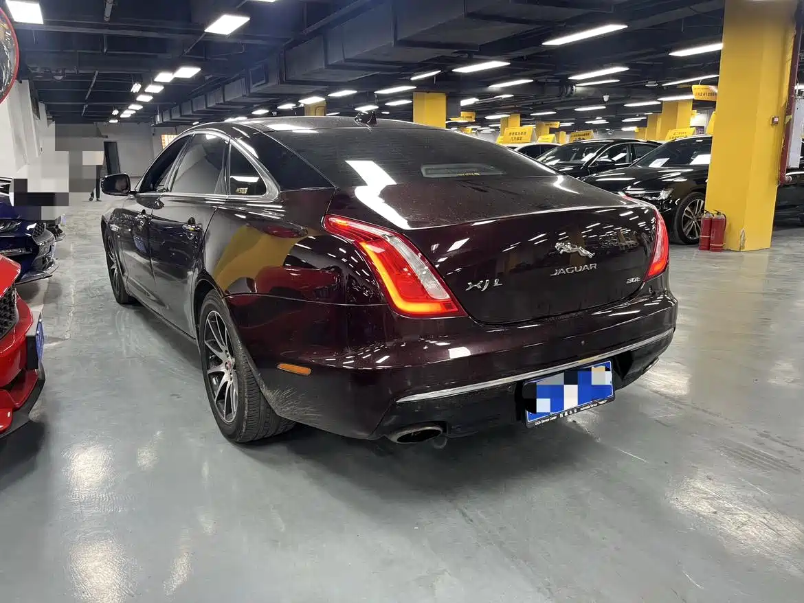 JAGUAR XJ
