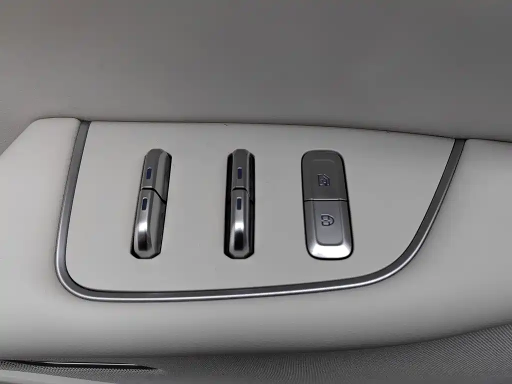 Фото 9 - Dongfeng Yipai eπ007