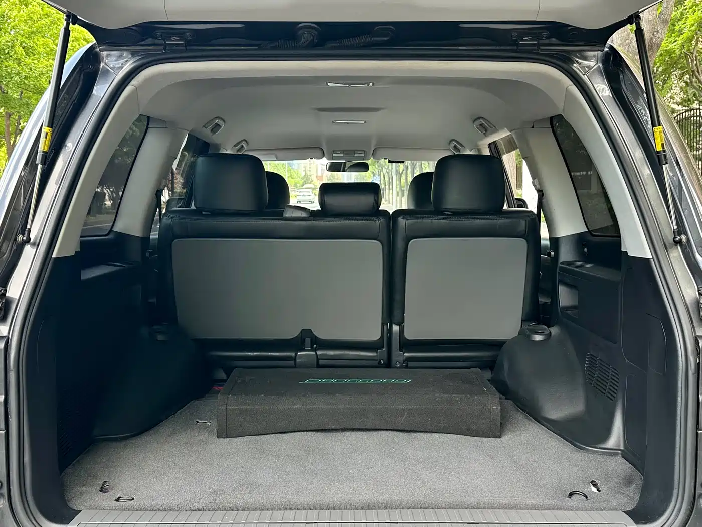 Toyota Land Cruiser (Import) 2015 4.0L V6 Middle East Low Configuration Edition фото 14