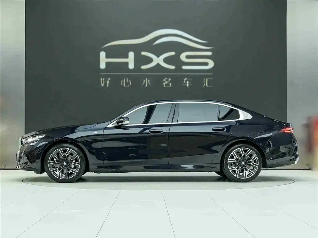 BMW 5 Series 2025 530Li Premium M Sport Package фото 3