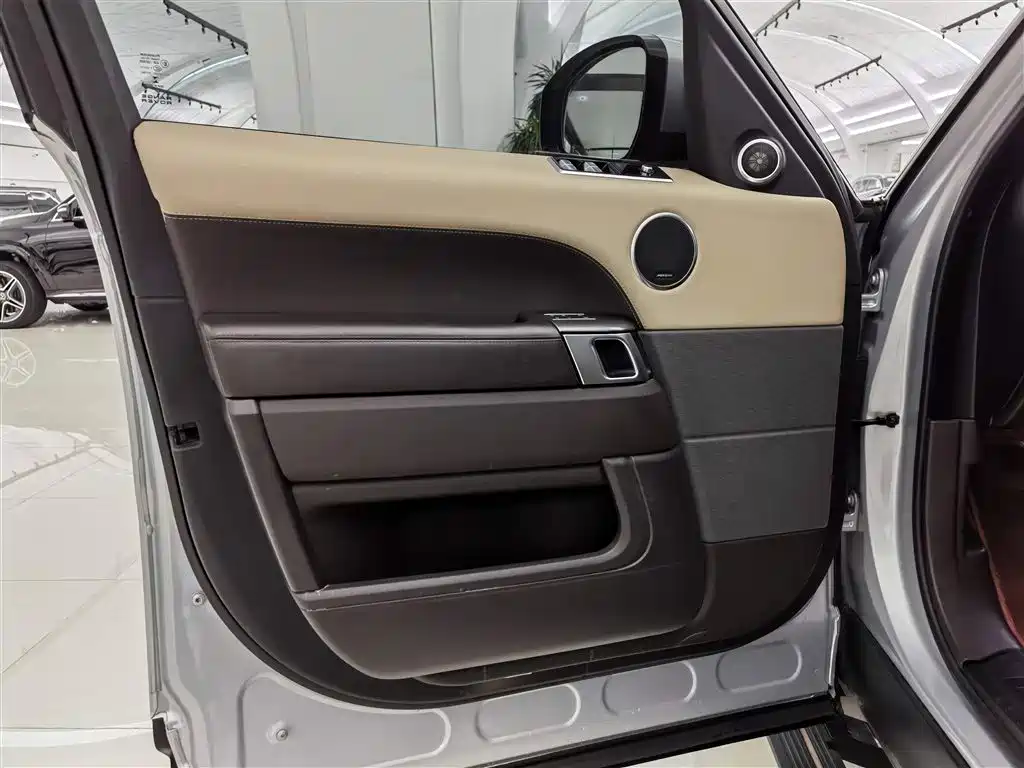 Land Rover Range Rover Sport PHEV 2020 P400e SE фото 8
