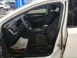 Фото 15 - Roewe i6