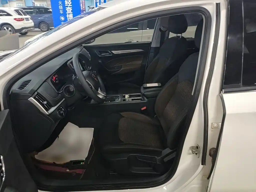 Фото 15 - Roewe i6