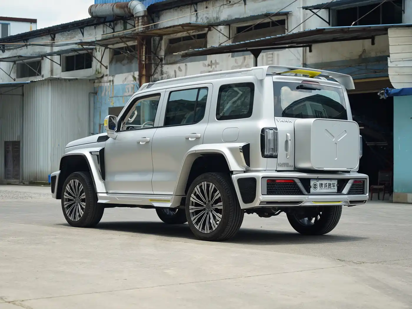 TANK CO CREATION TANK 300