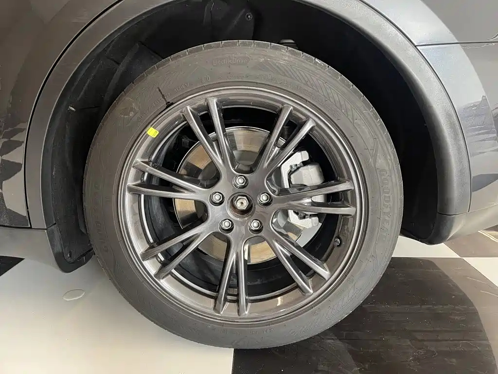 Фото 10 - Tesla Model Y
