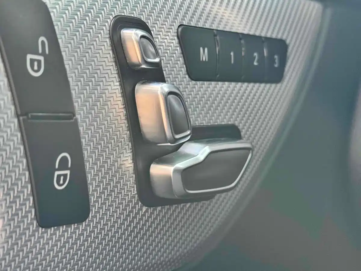 Mercedes-Benz SLC 2018 SLC 260 Dynamic фото 17