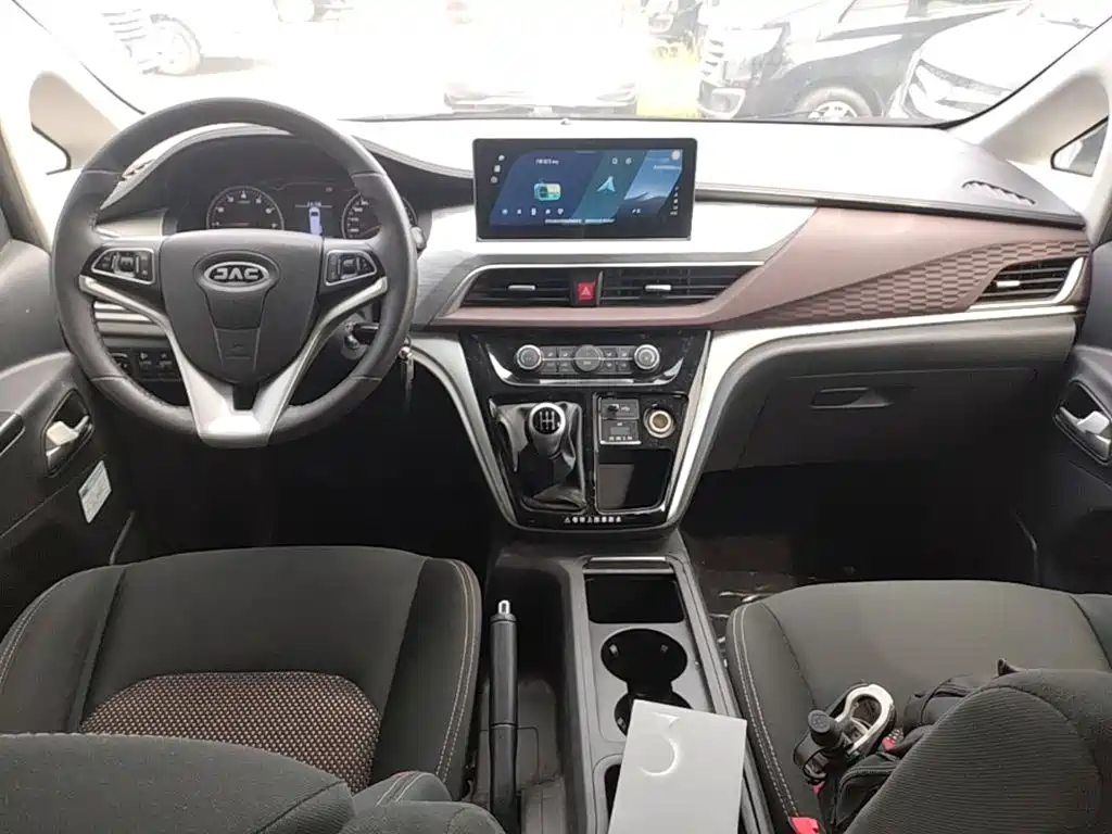 JAC Refine M3 2023 2022 1.5T 7-Seater Standard