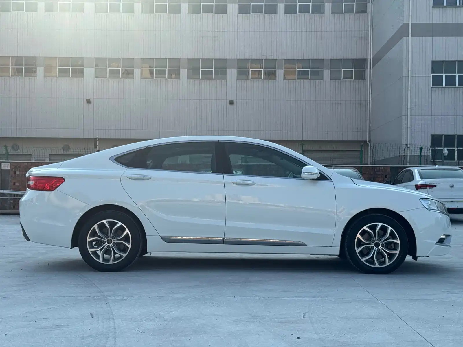 Фото 4 - Geely Borui