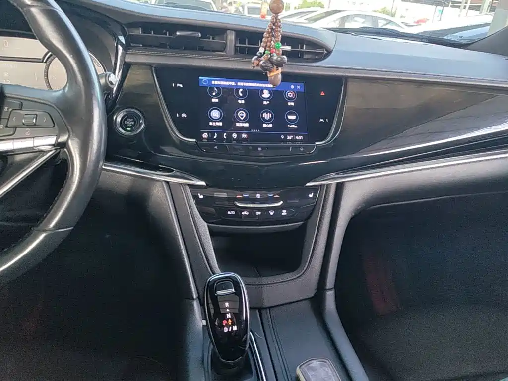 Photo 13 - Cadillac XT6
