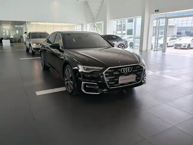 Audi A6L 2025 55 TFSI quattro Exclusive Sport — фото 3