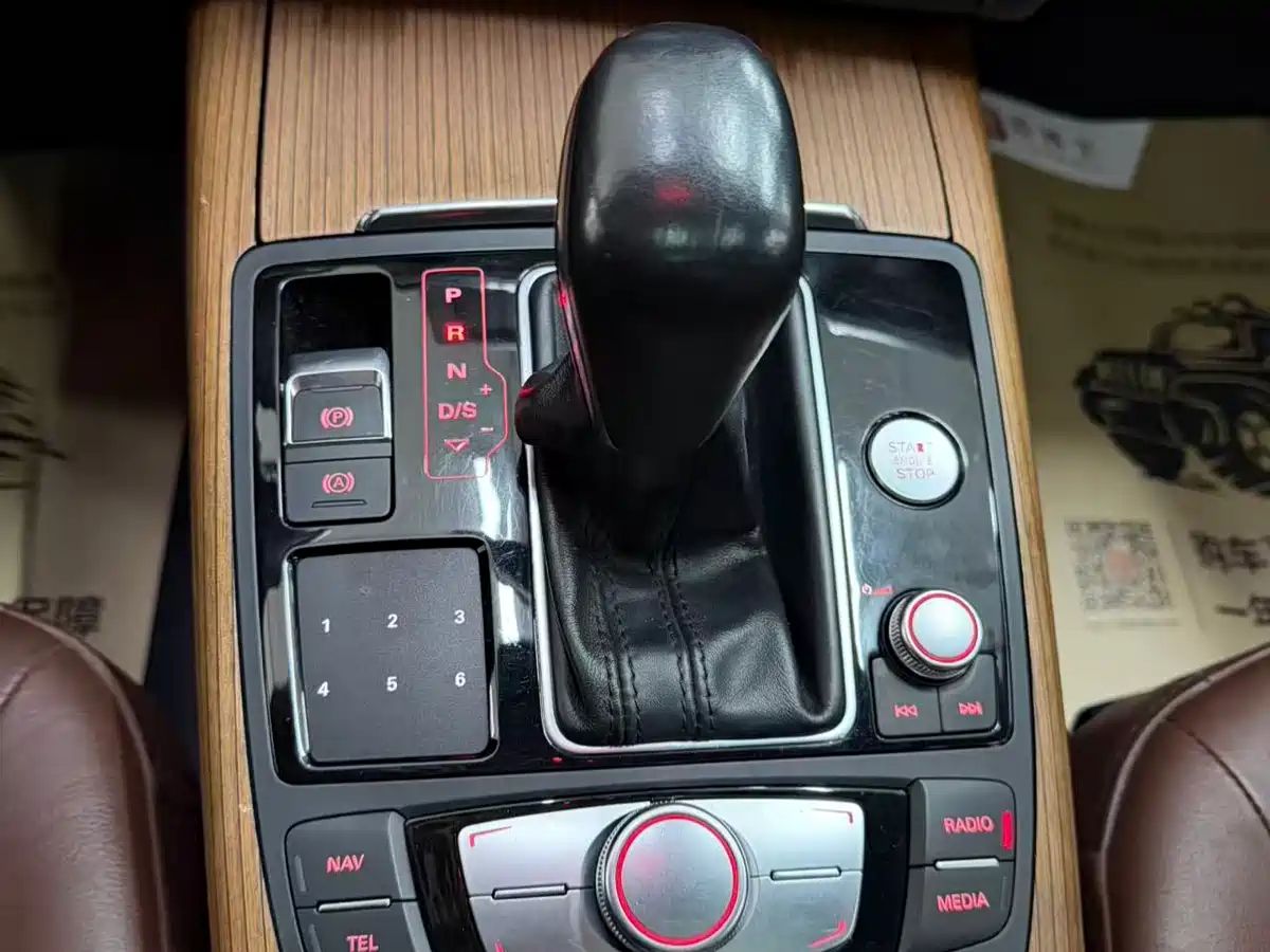 Фото 11 - Audi A6L
