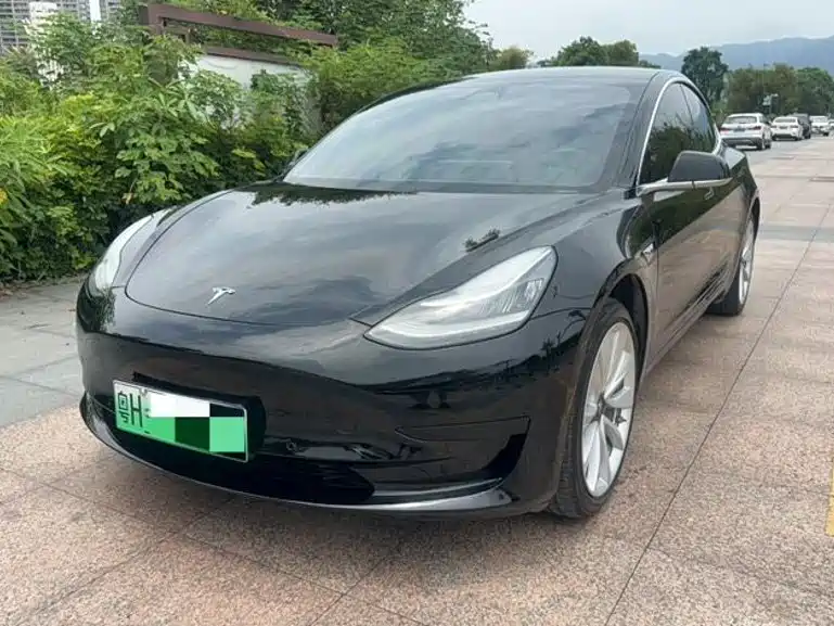 Фото 1 - Tesla Model 3